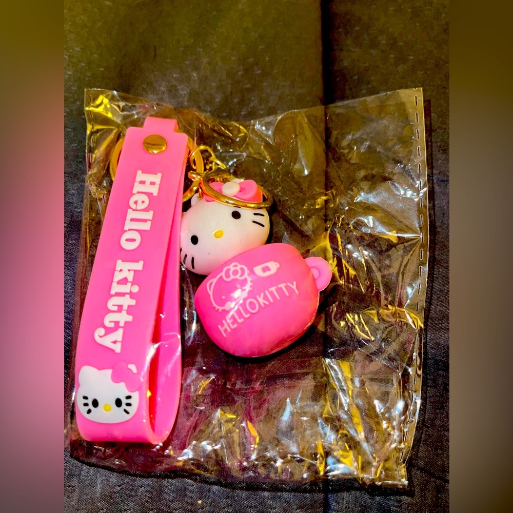 NIP Sanrio Hello Kitty in a Coffee Mug Vinyl Keychain/Bag Charm.
